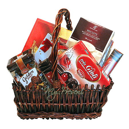 Cesta de regalo con bombones — un símbolo de atención y buen gusto