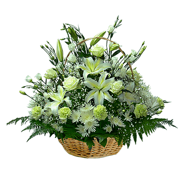 Корзина с лилиями, розами, лизиантусами