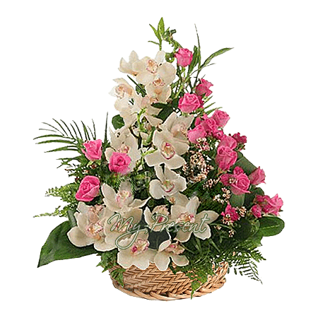 Panier floral avec orchidées et roses lilas – élégance et raffinement